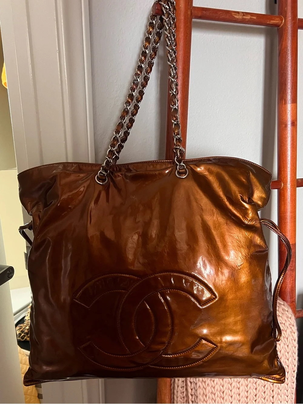 CHANEL 2008 Bon Bon petit Brown Patent Leather CC Chain Tote bag vintage